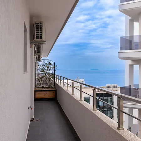 アパートホテル Franklin Sarandë