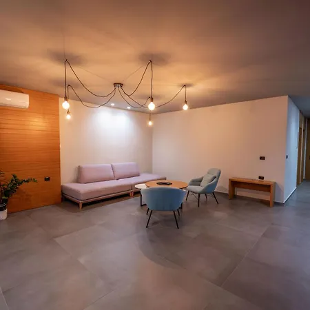 Franklin アパートホテル Sarandë