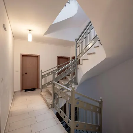 Franklin Sarandë