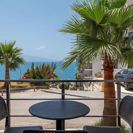 アパートホテル Franklin Sarandë