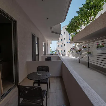 アパートホテル Franklin Sarandë